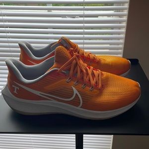 Tennessee Volunteer Zoom Pegasus 39. Checkerboard insole. USED. Size 11.5.